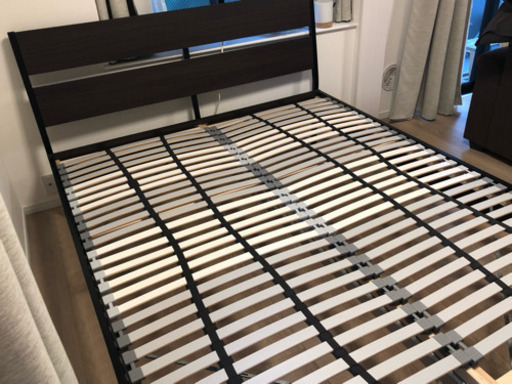 IKEA クイーンサイズ ベッドフレーム TRYSIL トリスィル / すのこ付き