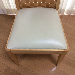 木製の椅子の画像