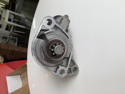 95ｙ　VWゴルフ　スタータ　12Ｖ 　0　001　121　028　ＶＷ　ＡＧ　020　911　023　Ｆ