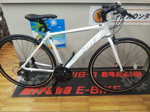 軽量クロスバイク　　変速　3ｘ7　　フレームカラー　白　　　サイズ480