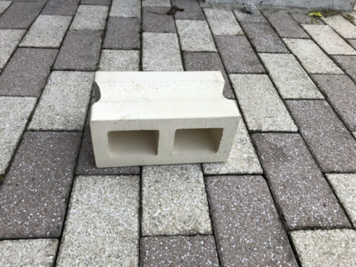空洞レンガ２つ穴 新品 200個