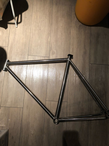 ピストフレーム