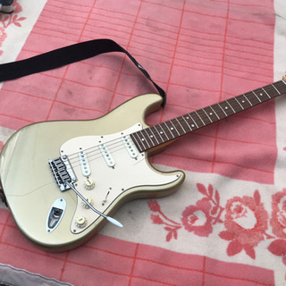 Squier by Fender エレキギター 弦2本切れ