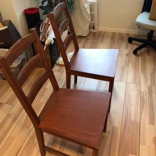 木製ダイニングチェア２つ