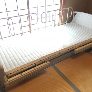 パラマウントベッドの介護ベッド（実用品・現状渡し）差し上げます