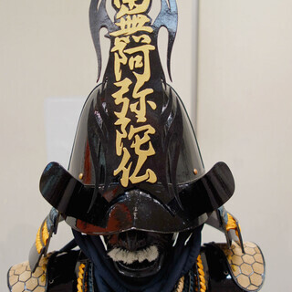 手作り甲冑 森蘭丸公の金箔置色々縅伊予札胴丸具足の甲冑を模