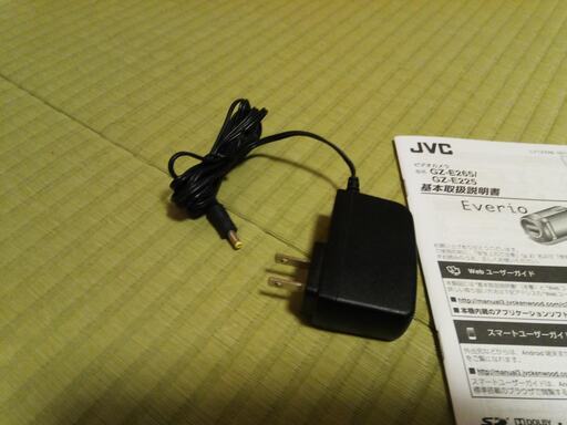 ビデオカメラ　GZ-E225