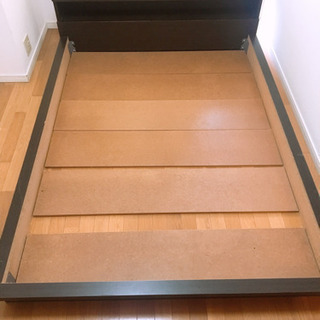 クイーンサイズのベッドとマットレスを差し上げますの画像