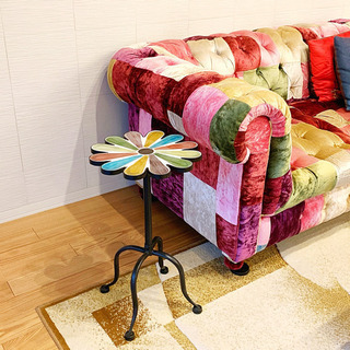 かわいいお花の形のサイドテーブルの画像