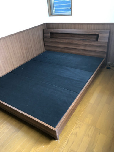 最終値下げ！クイーンサイズ ベッドフレームマットレス