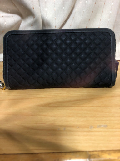 PRADAの長財布