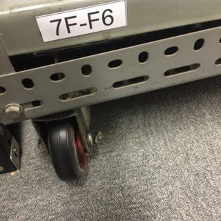 倉庫棚として使ったキャスター付きの5段スチールラックの画像