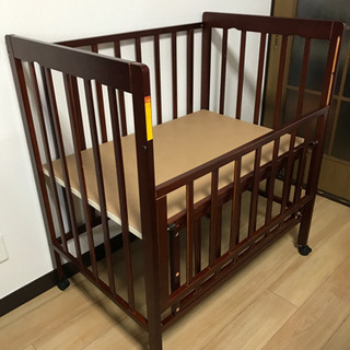 美品！ 西松屋ベビーベッドの画像
