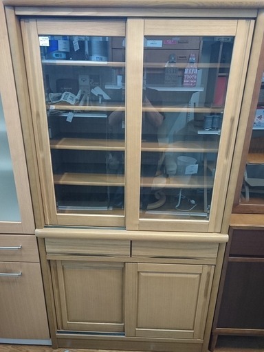 2枚扉食器棚　ナチュラルブラウン【トレファク　川越店】【家具　家電】