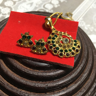 ピアス&ネックレスセット インド産の画像