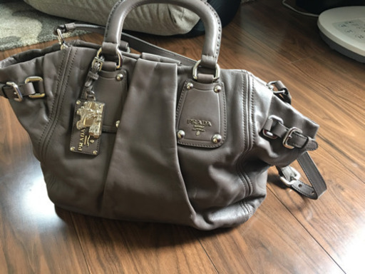 プラダのバッグ