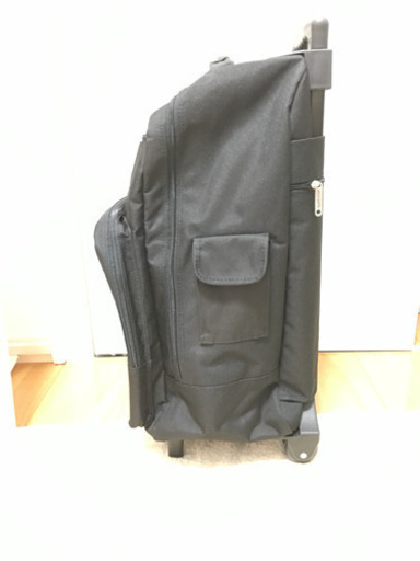 ハローキティ キャリーバッグ 未使用。更に値下げました