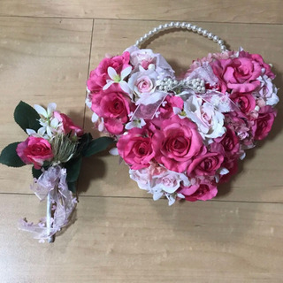ミニーの花のバッグブーケとブートニア