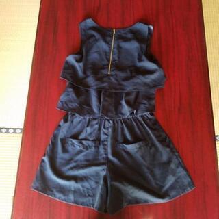 値下げします！ツナギタイプ、下はパンツになってます。の画像