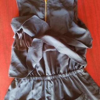 値下げします！ツナギタイプ、下はパンツになってます。の画像