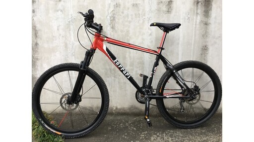 フェラーリ　/　コルナゴ・マウンテンバイク・走行５０キロ、新品同様の中古