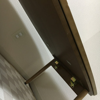 木製の折りたたみテーブルの画像