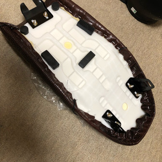 カフェレーサーシート新品 〜125cc?