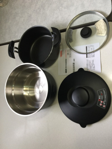 新品です。3〜5人用です。2.8リットル。KB Jー3000 サーモス真空保温調理器シャトルシェフ。 