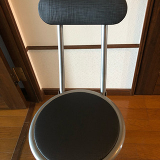 折り畳み椅子の画像
