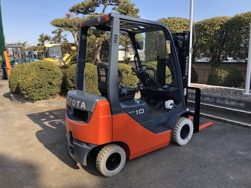 1.0t 白タイヤ　　エンジンフォークリフト　トヨタ