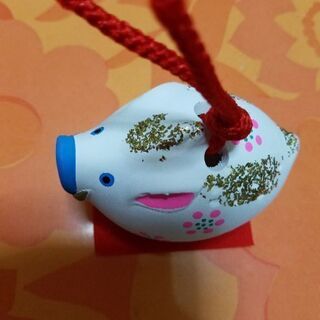 いのしし　振ると音がでる　置物？キーホルダーの画像