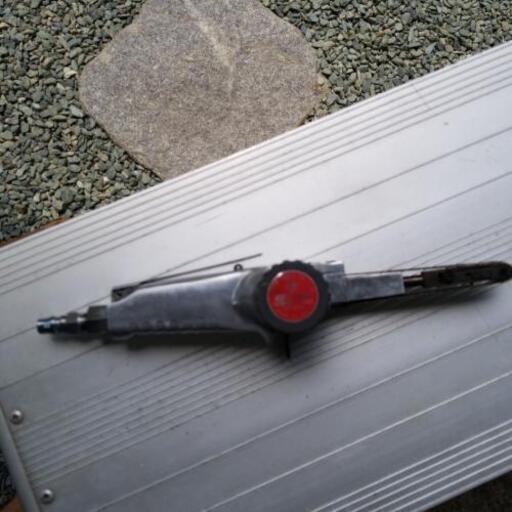 ベルトグラインダー　ベルトサンダー　日東工器　エアー　ベルトン