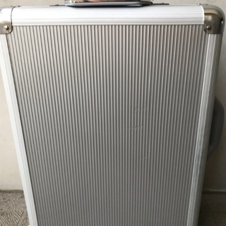 113 カート付きアルミアタッシュケースの画像