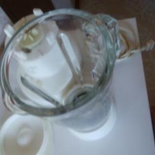 （取引中）ブレンダーミキサージューサー800ml仲佐の画像