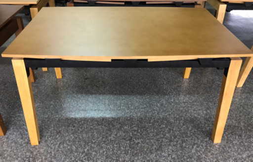 伸縮テーブル