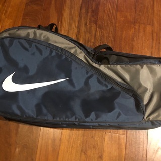 NIKEのテニスラケットバック