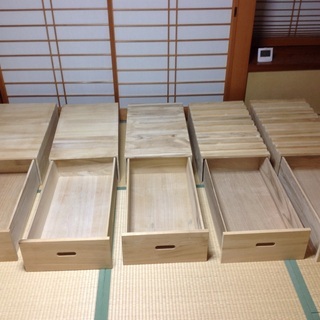 木製衣装ケースの画像