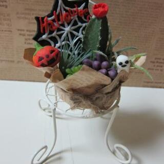 多肉植物フェイク　　ハロウィン　白いイス