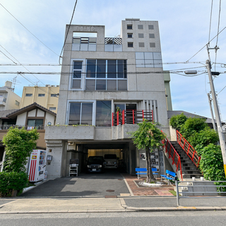 1時間ごとレンタルスペース　【初回20％割・完全防音・プール・ジャグジー・BAR風カウンター】広さ100㎡、・音楽や劇団の発表会・女子会・写真撮影 - 不動産