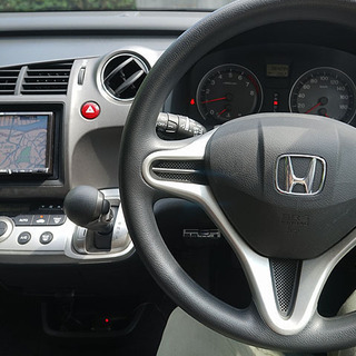 ホンダ　ストリーム　7人乗り　ZS 2000 V-TEC 後期型の画像