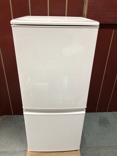 ＳＨＡＲＰ　137L　冷蔵庫　2017年製　お譲りします。（B）