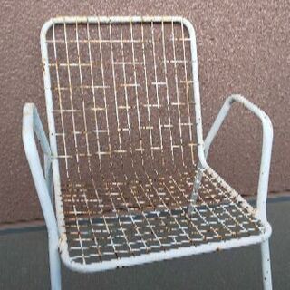 庭の椅子の画像