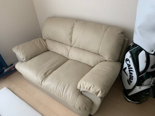 ベージュ新品ソファ