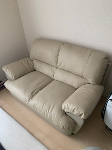 ベージュ新品ソファ