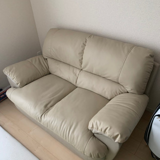 ベージュ新品ソファの画像