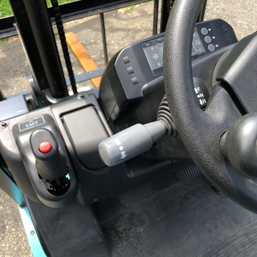 新車並!!　1.5t　エンジンフォークリフト　3m　低稼働　2600時間!