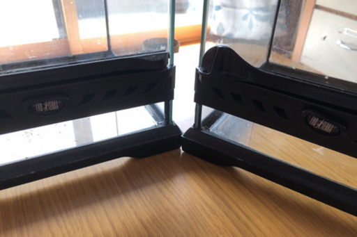 中古爬虫類ケージ ２個