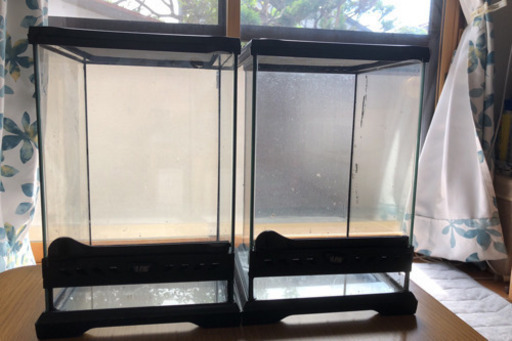 中古爬虫類ケージ ２個