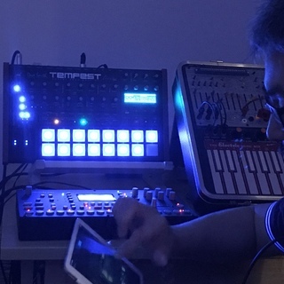 おとうさんといっしょにアナログシンセサイザー体験講座の画像