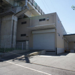 敷地面積400坪以上、大型倉庫事務所♫駐車場10台程度可能♫荷物...